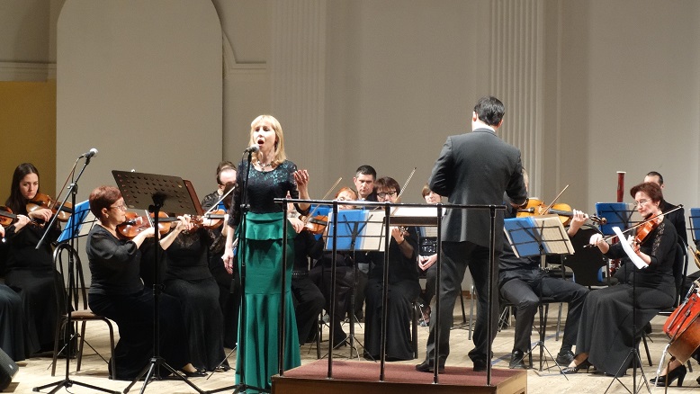 Камерный оркестр поздравил оренбуржцев с главным праздником страны
